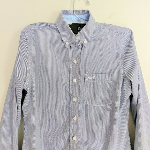 3/12 A&F blue white button down shirt  curvy wa… - Picture 5 of 14